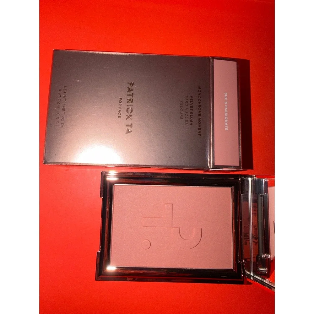 Patrick Ta Velvet Blush 0.37 Monochrome Moment She's Passionate Compact
